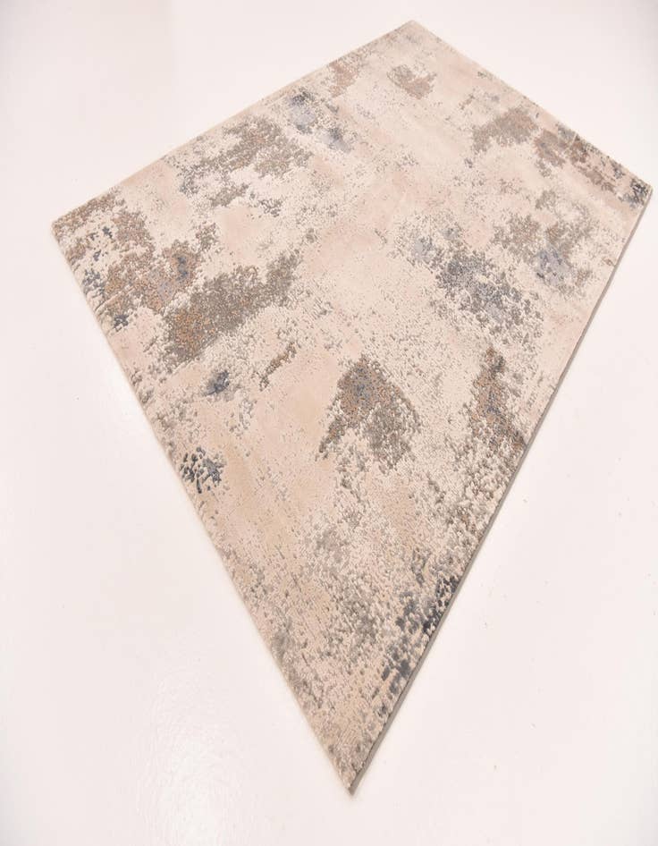 Detail image of 5' 2 x 7' 8 Theia Rug