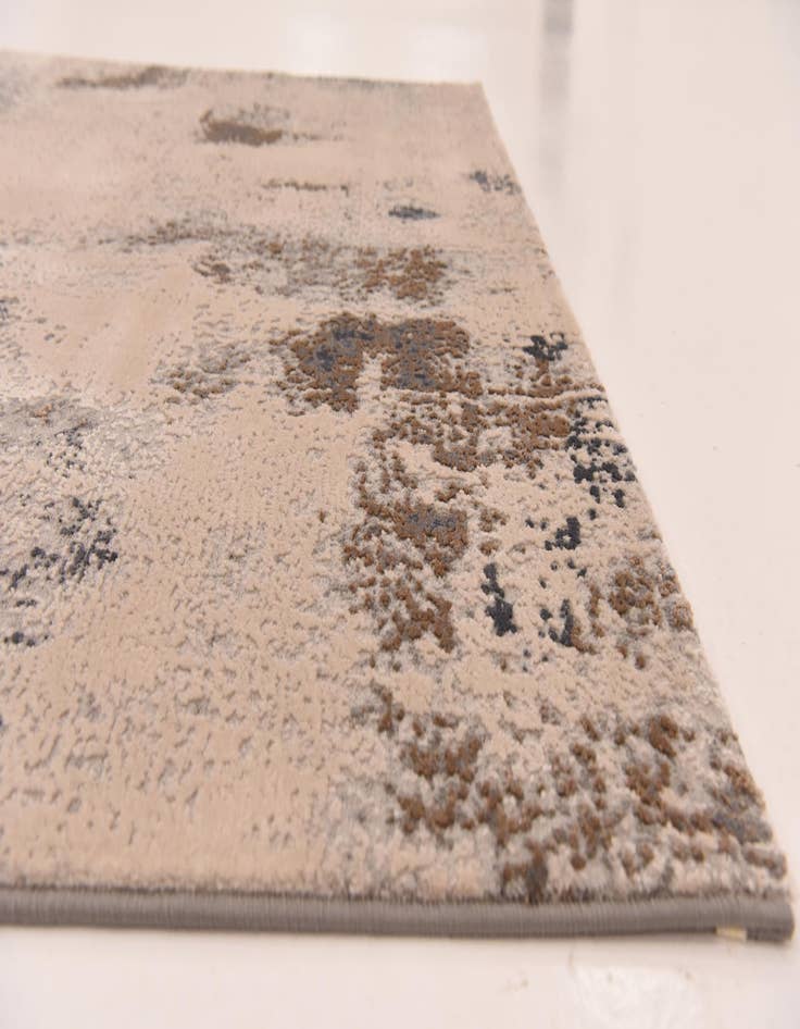Detail image of 5' 2 x 7' 8 Theia Rug