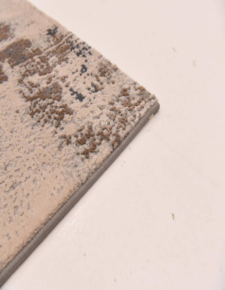 Detail image of 5' 2 x 7' 8 Theia Rug