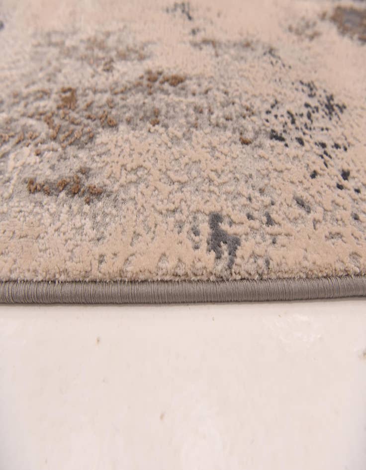 Detail image of 5' 2 x 7' 8 Theia Rug