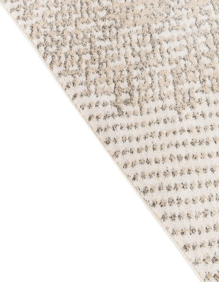 Detail image of 5' 2 x 7' 4 Theia Rug