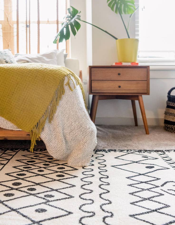 Detail image of 2' x 3' Titania Rug