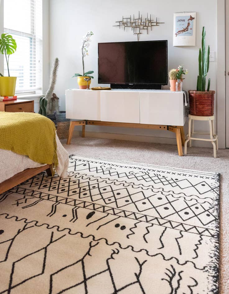 Detail image of 2' x 3' Titania Rug