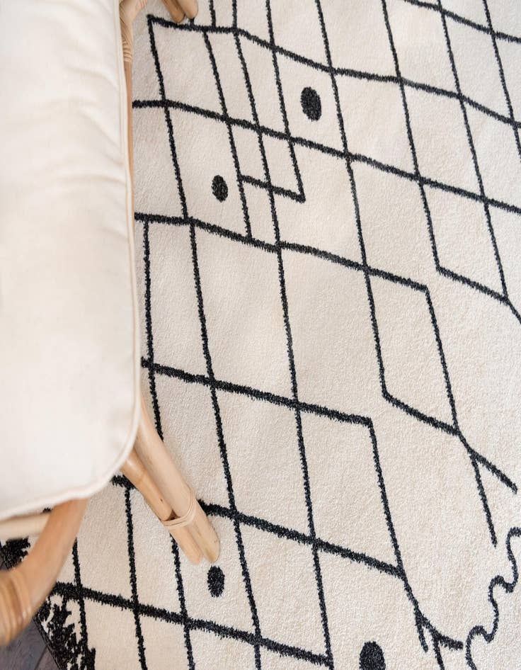 Detail image of 2' x 3' Titania Rug