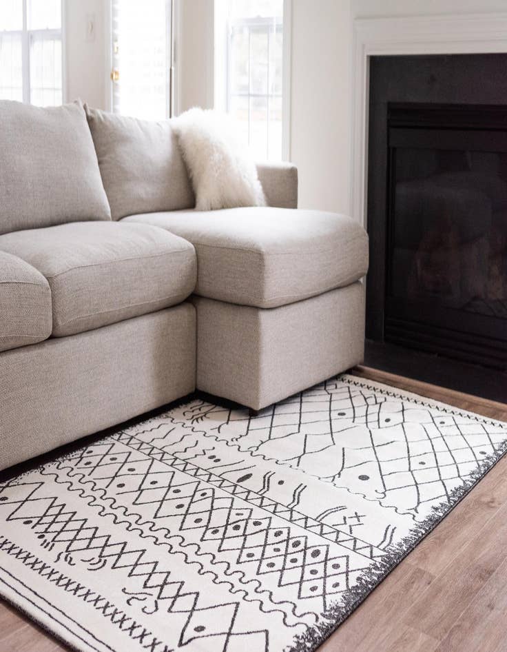 Detail image of 2' x 3' Titania Rug