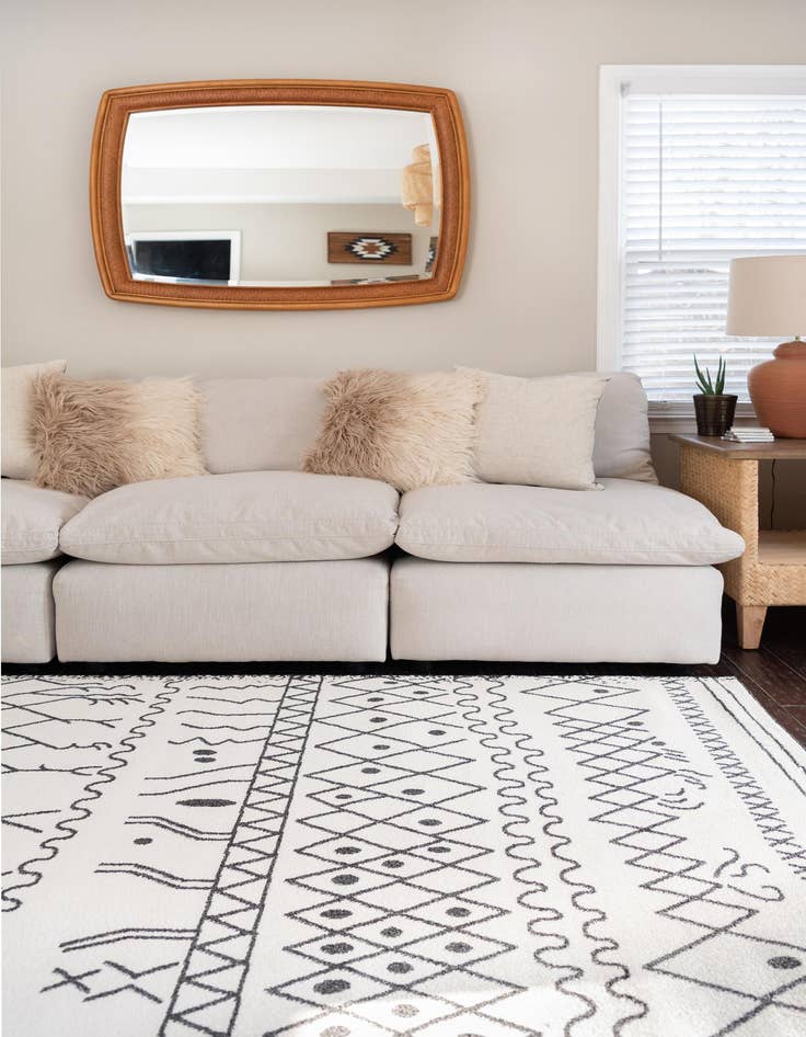 Detail image of 2' x 3' Titania Rug