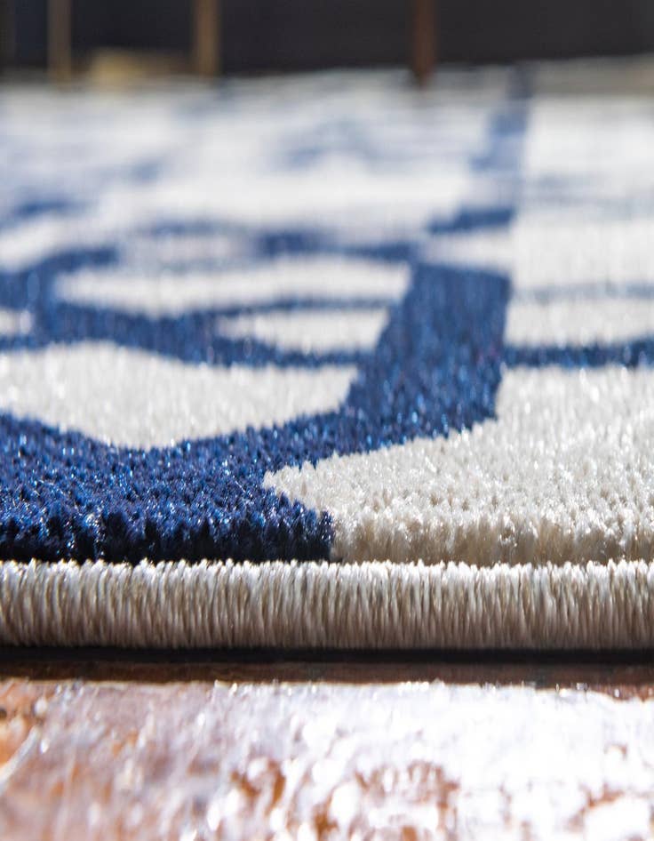 Detail image of 9' x 12' Trellis Rug