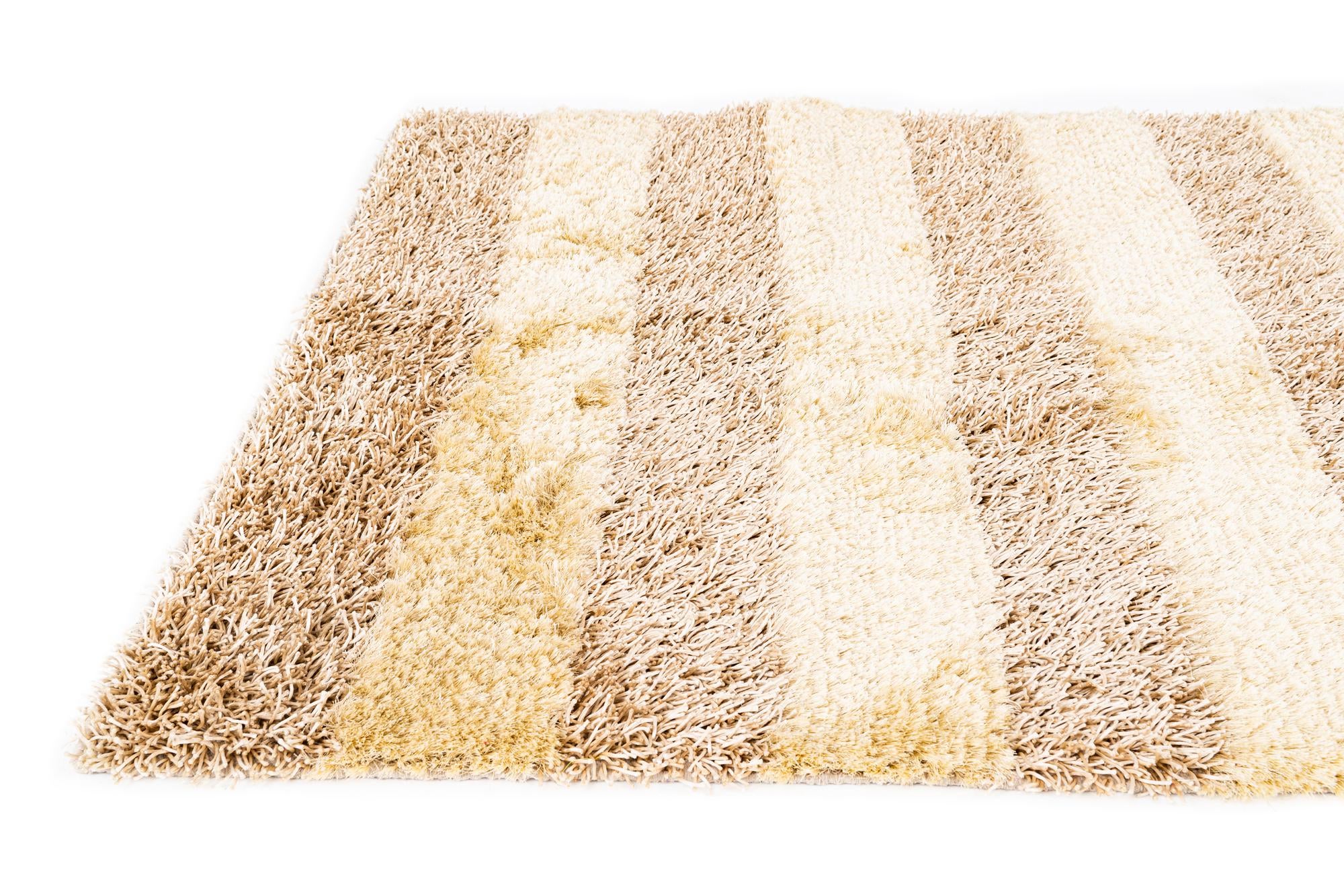 5' x 6' 8 Hand Knotted Two-Tone Shag Rug
