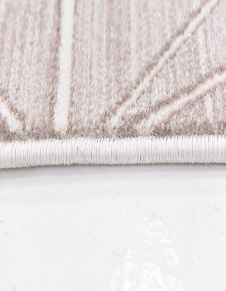 Detail image of Jill Zarin 5' x 8' Uptown Rug