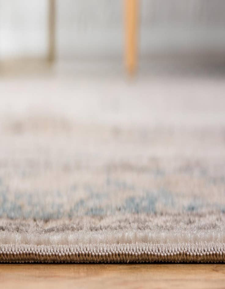 Detail image of 4' x 6' Victoria Rug