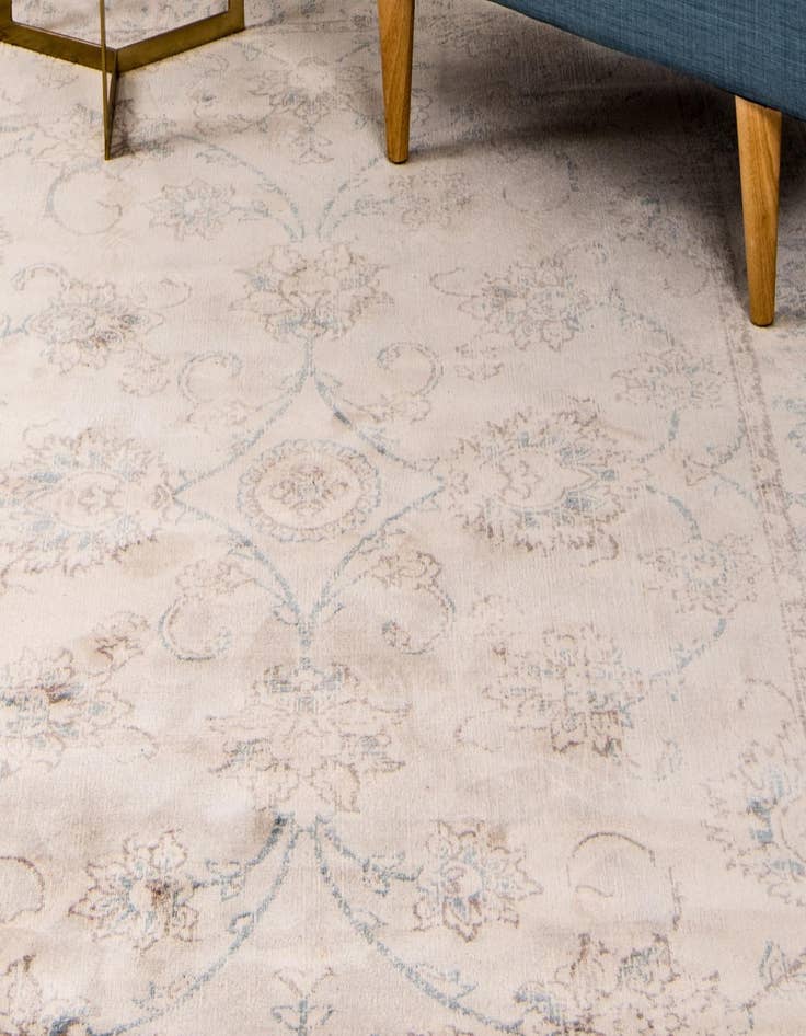 Detail image of 4' x 6' Victoria Rug