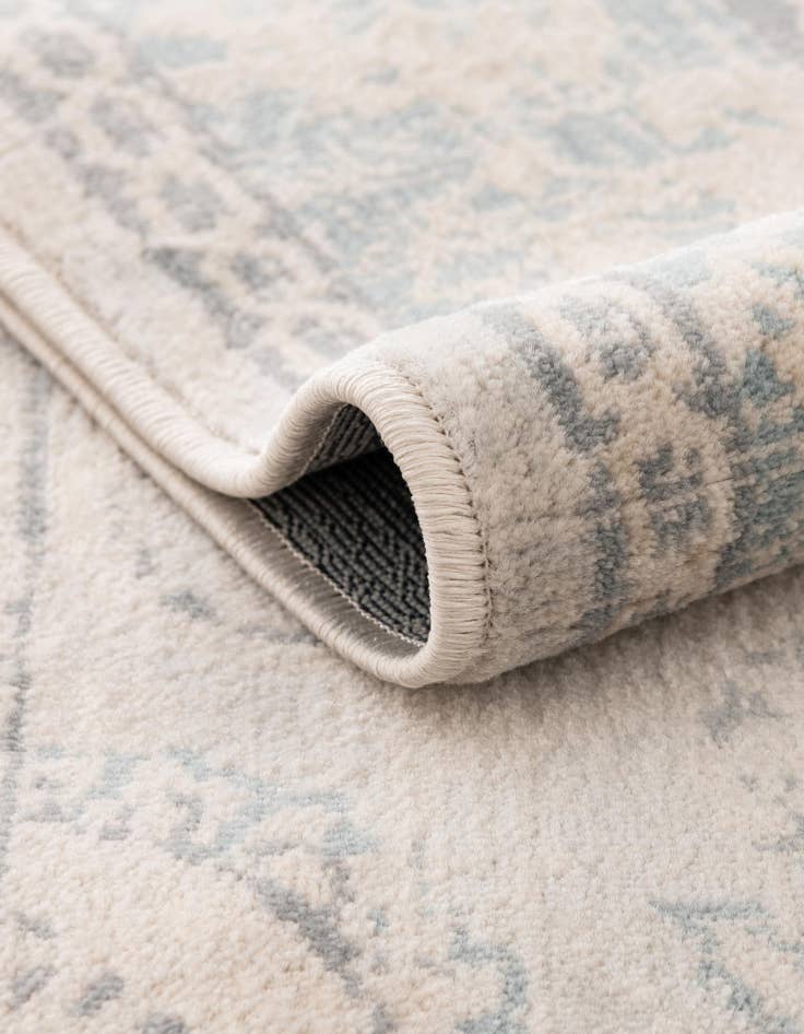 Detail image of 7' x 10' Victoria Rug