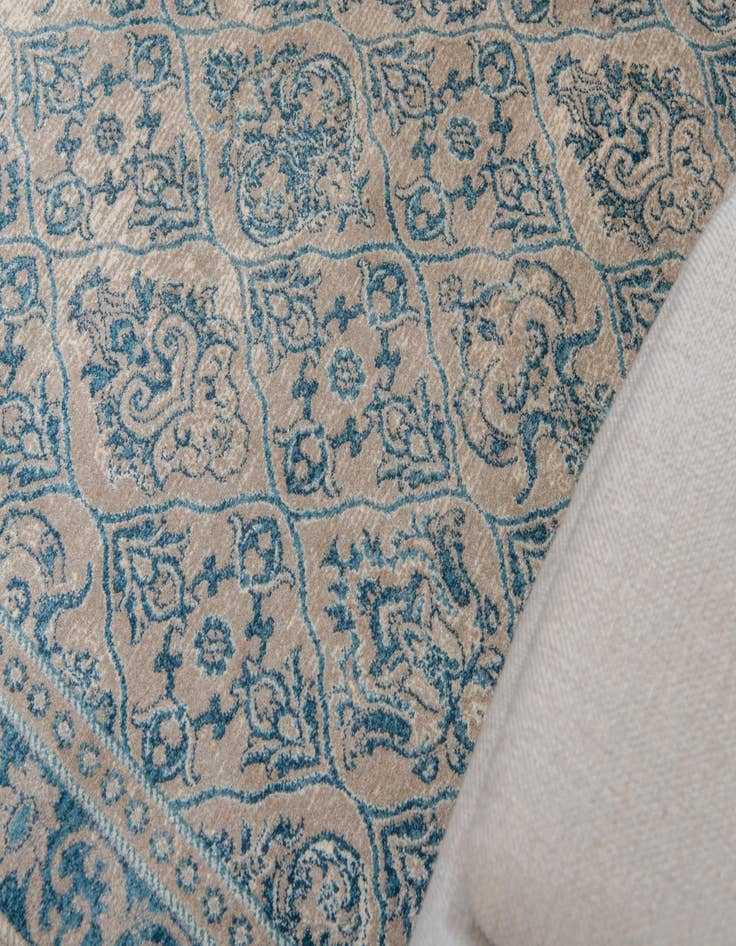 Detail image of 7' x 10' Vienna Rug