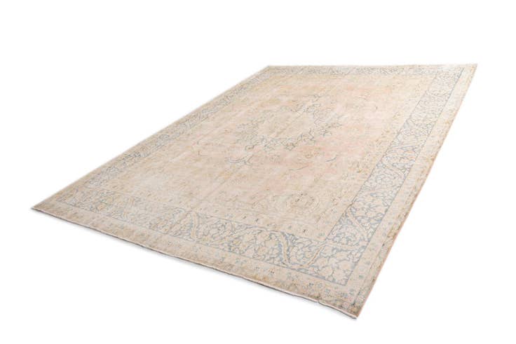 Detail image of 9' 10 x 13' 3 Vintage Royal Wool Rug