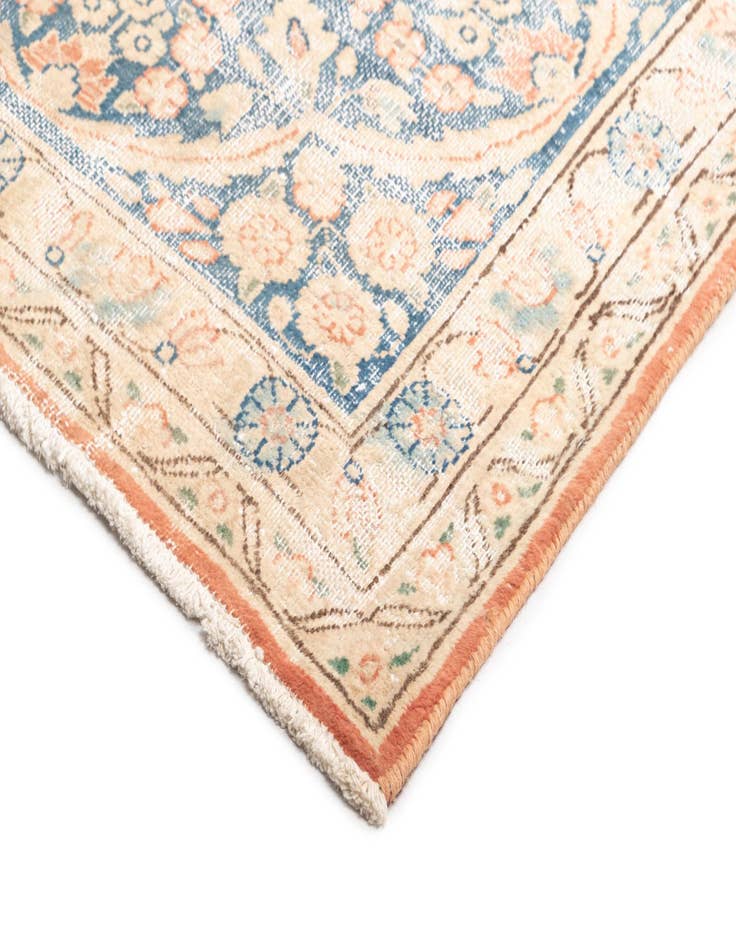 Detail image of 9' 5 x 12' 8 Vintage Royal Wool Rug