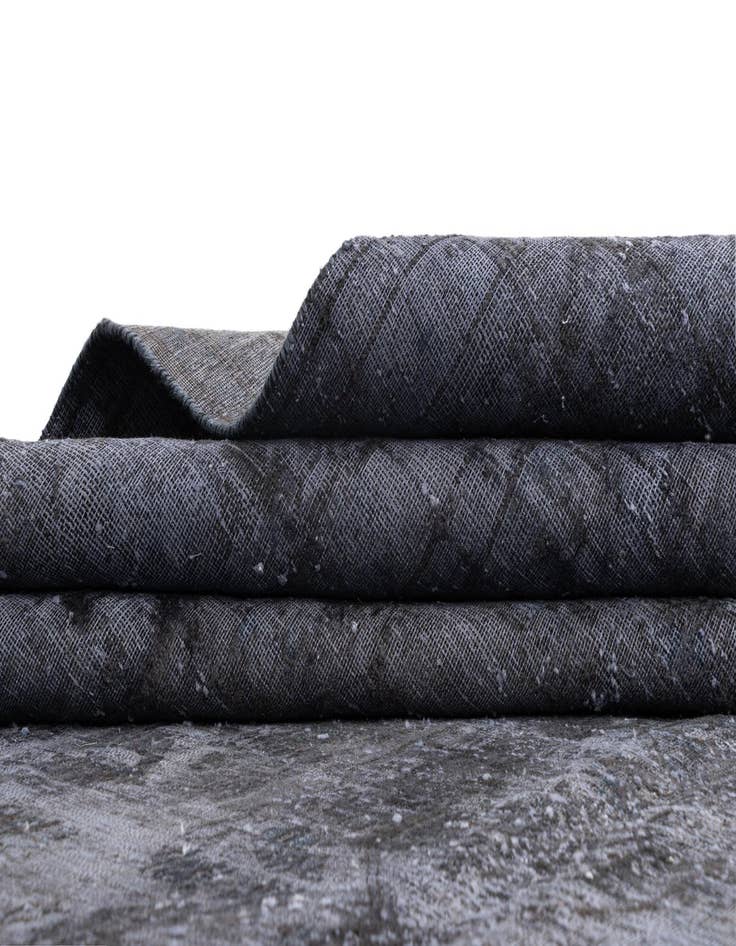 Detail image of 9' 9 x 13' 3 Vintage Royal Wool Rug