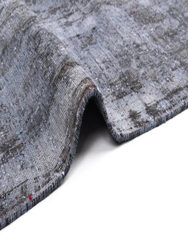 Detail image of 9' 9 x 13' 3 Vintage Royal Wool Rug