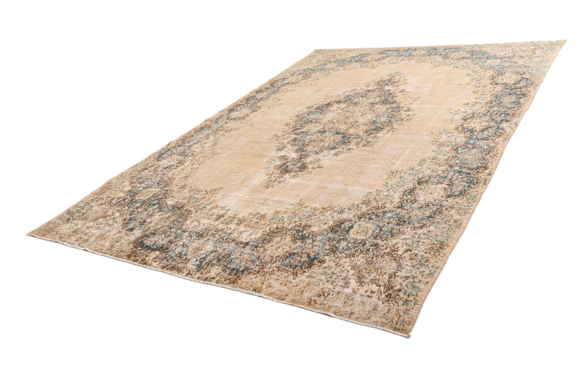 9' 2 x 13' 8 Vintage Royal Wool Rug