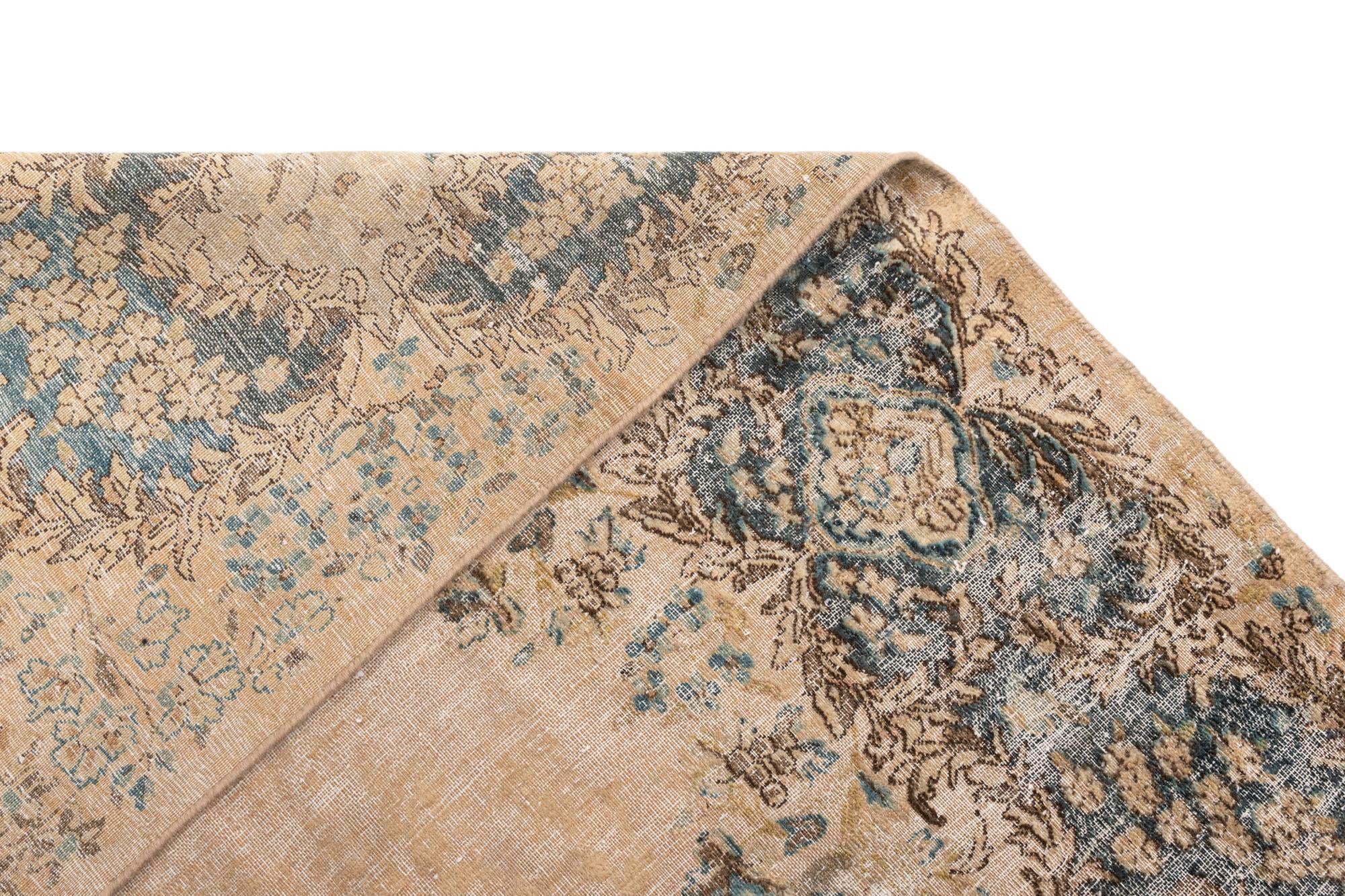 9' 2 x 13' 8 Vintage Royal Wool Rug