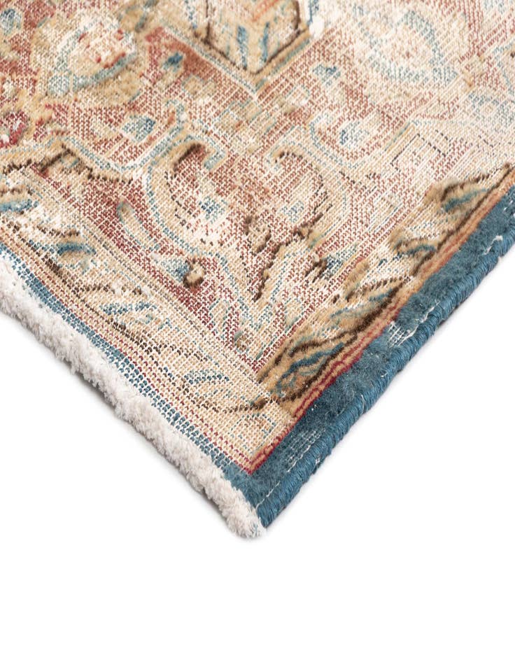 Detail image of 4' 11 x 7' 10 Vintage Royal Wool Rug