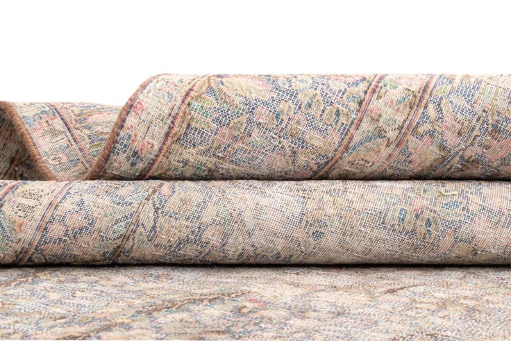Detail image of 4' 10 x 7' 10 Vintage Royal Wool Rug