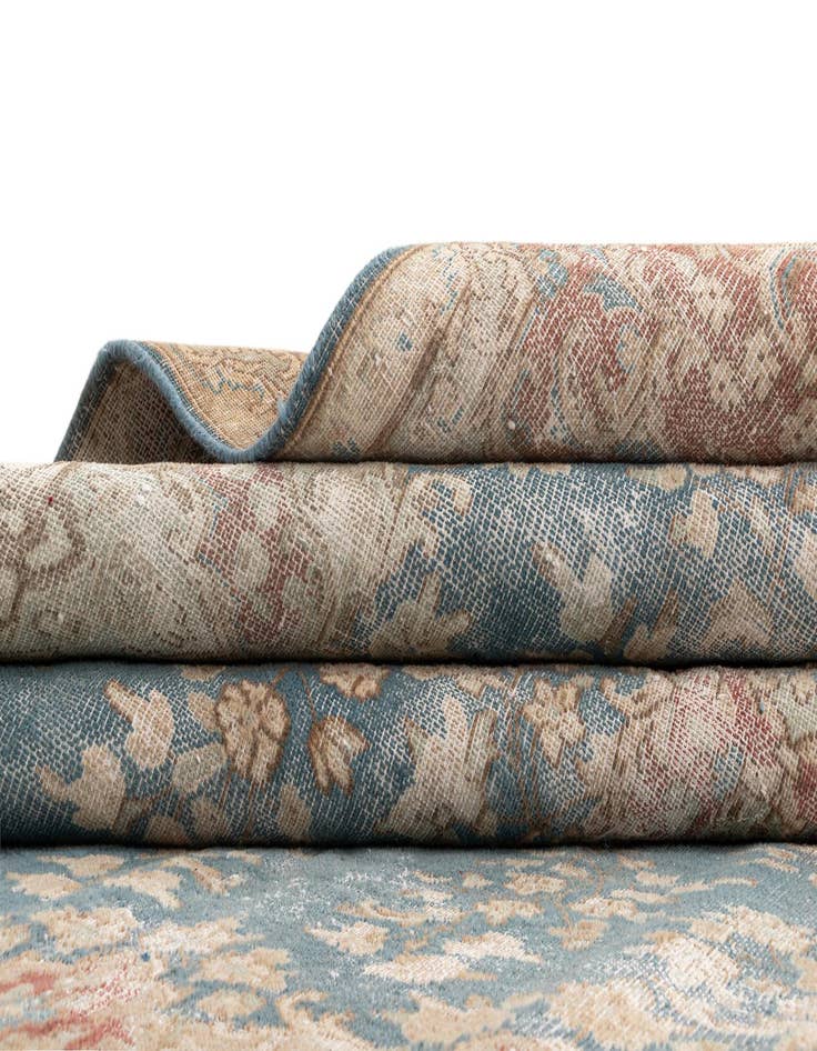 Detail image of 6' 7 x 9' 5 Vintage Royal Wool Rug