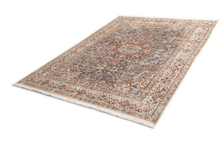 Detail image of 6' 8 x 9' 4 Vintage Royal Wool Rug