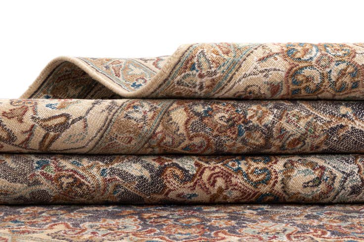 Detail image of 6' 8 x 9' 4 Vintage Royal Wool Rug