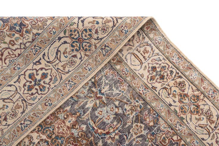 Detail image of 6' 8 x 9' 4 Vintage Royal Wool Rug