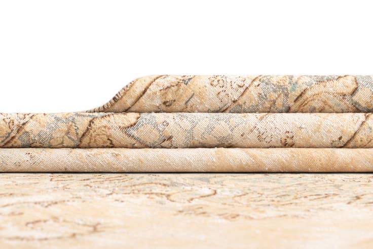 Detail image of 9' 9 x 12' 10 Vintage Royal Wool Rug