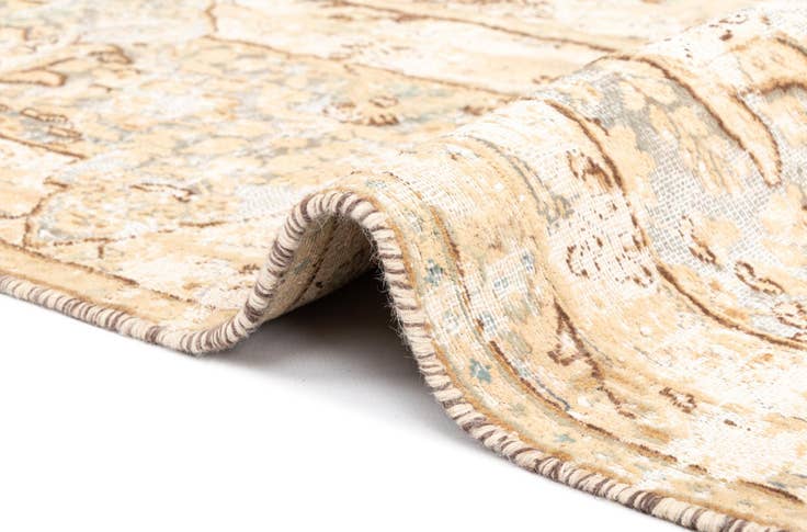 Detail image of 9' 9 x 12' 10 Vintage Royal Wool Rug