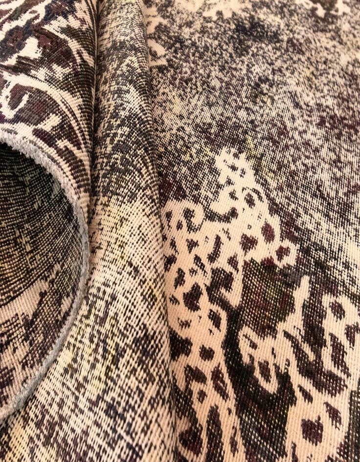 Detail image of 9' 6 x 12' 4 Vintage Royal Wool Rug