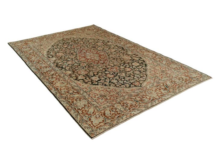 Detail image of 5' 6 x 8' 9 Vintage Royal Wool Rug