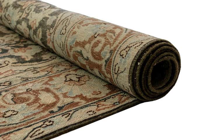 5' 6 x 8' 9 Vintage Royal Wool Rug
