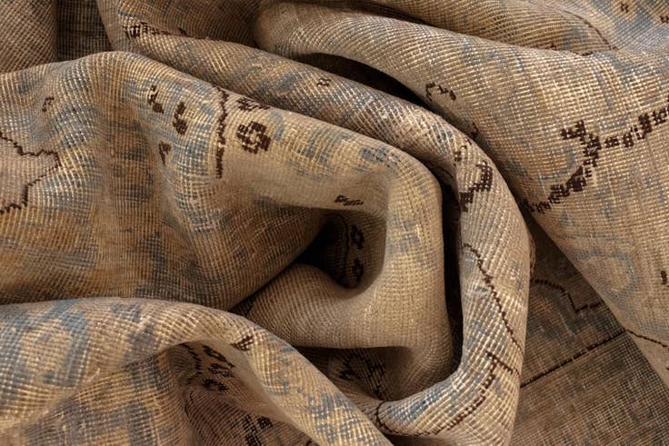 Detail image of 6' 3 x 9' 5 Vintage Royal Wool Rug