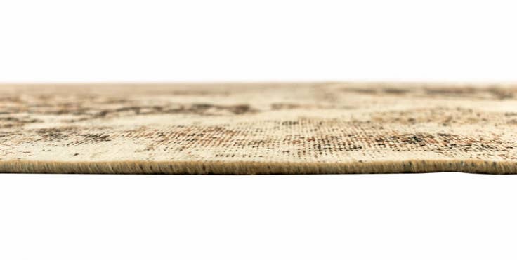 Detail image of 6' 5 x 9' 9 Vintage Royal Wool Rug