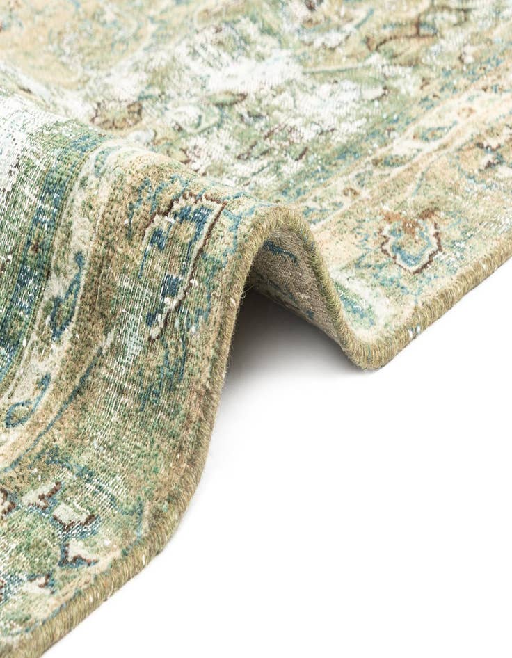 Detail image of 5' 9 x 8' 10 Vintage Royal Rug