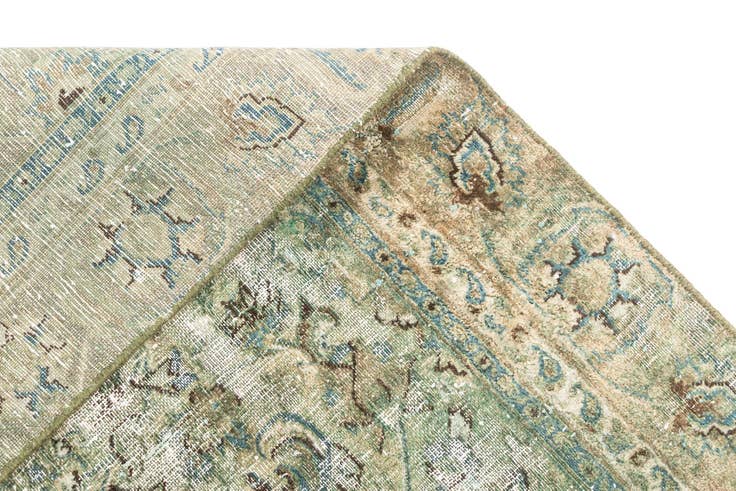 Detail image of 5' 9 x 8' 10 Vintage Royal Rug