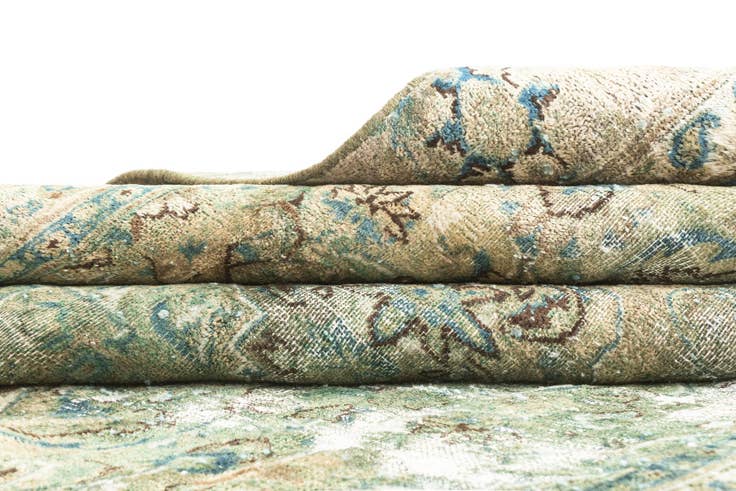 Detail image of 5' 9 x 8' 10 Vintage Royal Rug