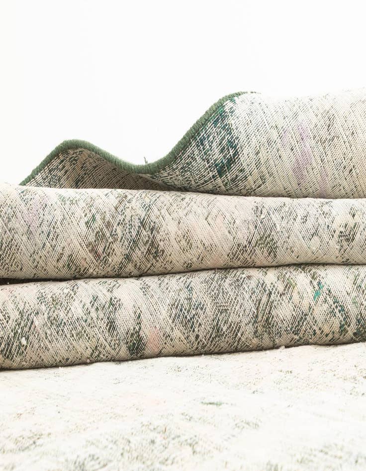 Detail image of 6' 3 x 8' 10 Vintage Royal Rug