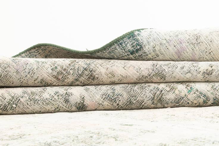 Detail image of 6' 3 x 8' 10 Vintage Royal Rug