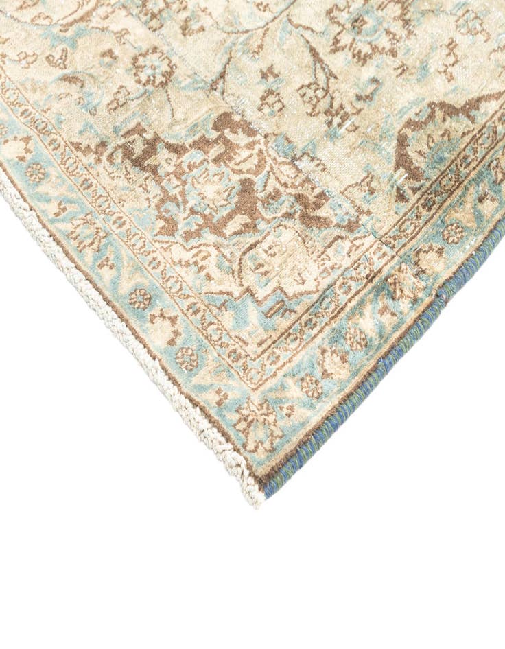 Detail image of 6' 8 x 8' 6 Vintage Royal Rug