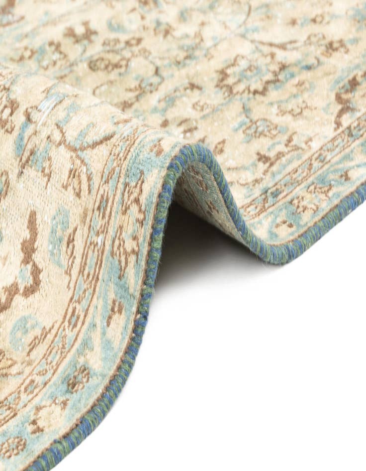 Detail image of 6' 8 x 8' 6 Vintage Royal Rug