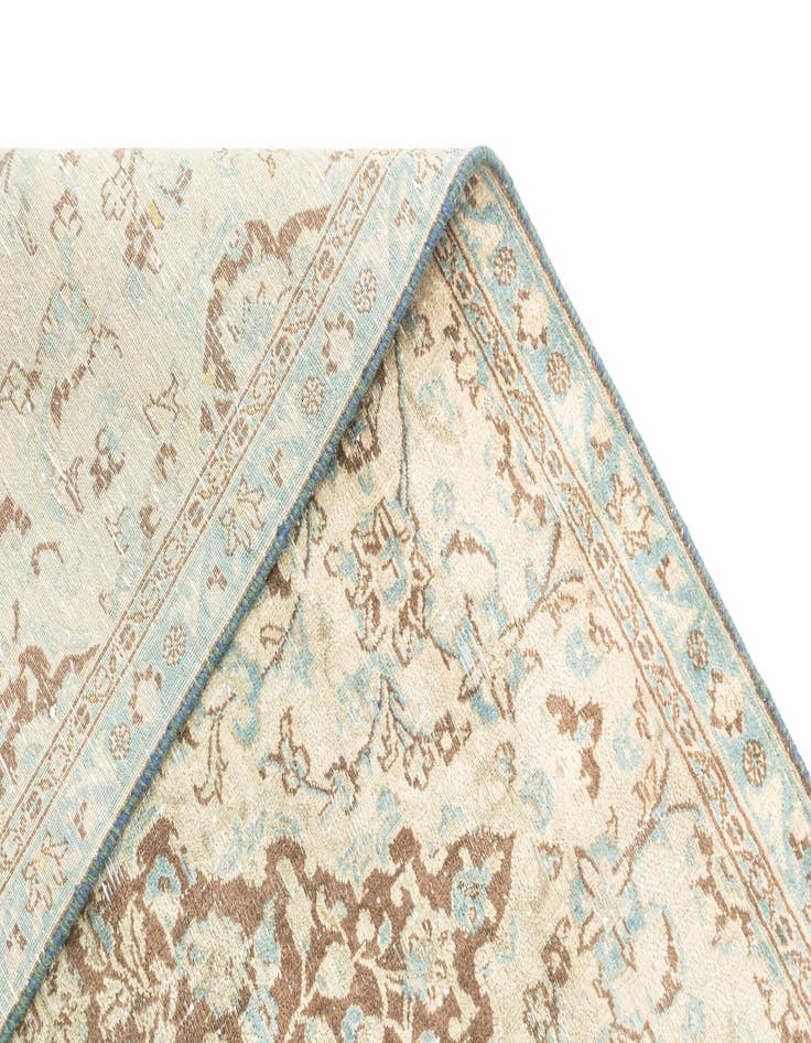 Detail image of 6' 8 x 8' 6 Vintage Royal Rug