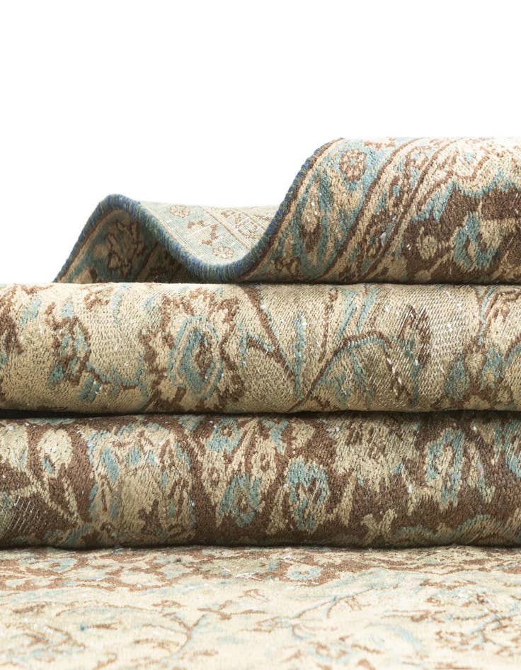 Detail image of 6' 8 x 8' 6 Vintage Royal Rug