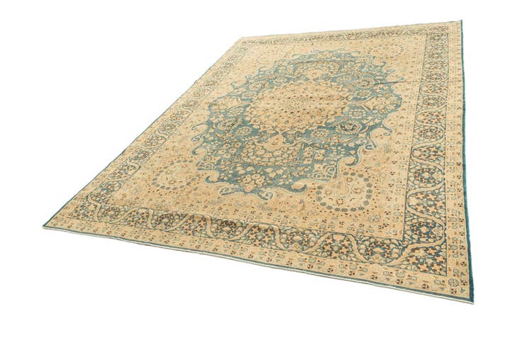 Detail image of 9' 10 x 13' 5 Vintage Royal Rug