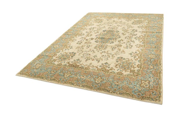 Detail image of 8' 9 x 12' 5 Vintage Royal Rug