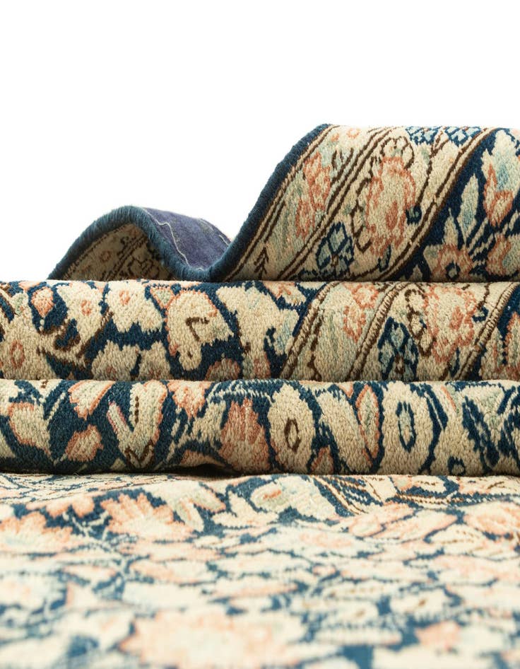 Detail image of 9' 9 x 13' 4 Vintage Royal Rug