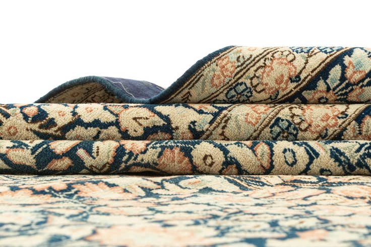 Detail image of 9' 9 x 13' 4 Vintage Royal Rug