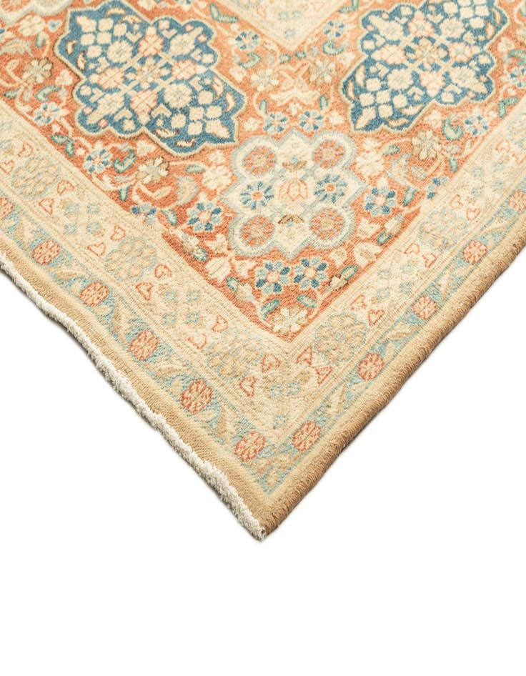 Detail image of 9' 9 x 13' 11 Vintage Royal Rug